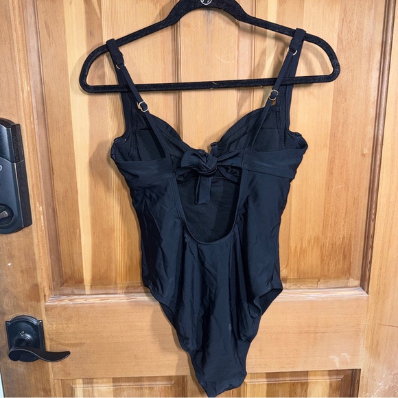 🔥 NWT Target Black Underwire One-Piece Swimsuit – Medium Coverage – Size M - Picture 3 of 7